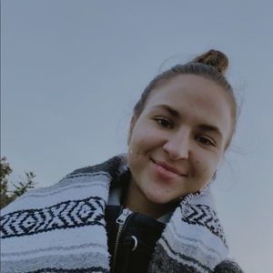 Meet your Posher, Lina